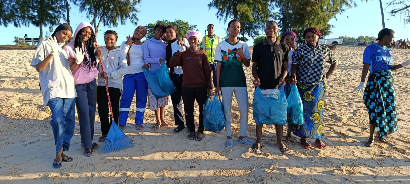 Campanha de Coleta e reculha de resíduos na praia
